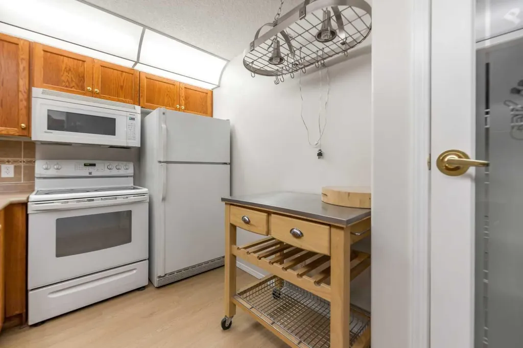 6224 17 Avenue SE Calgary AB T2A 7X8
