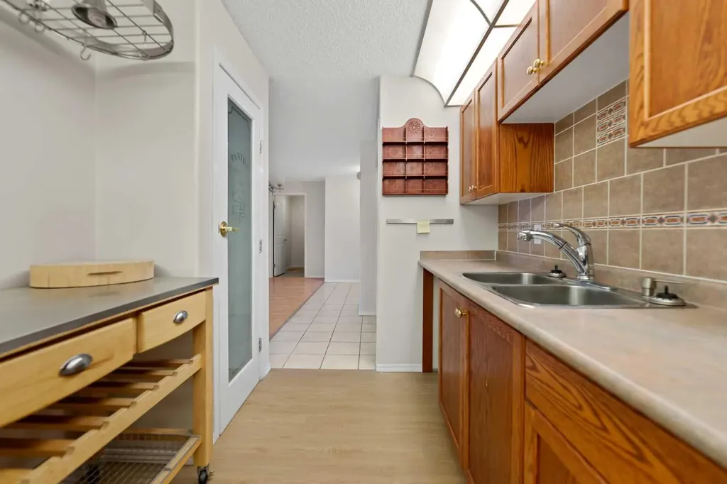 6224 17 Avenue SE Calgary AB T2A 7X8