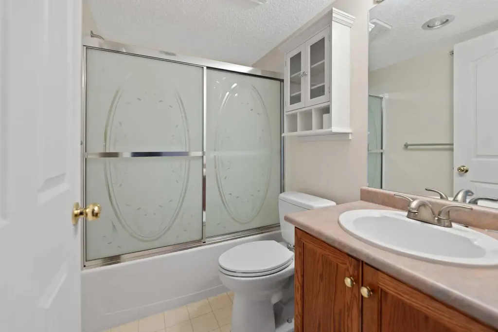 6224 17 Avenue SE Calgary AB T2A 7X8