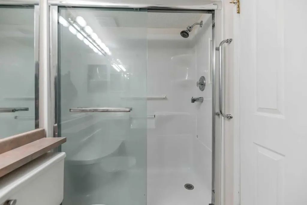 6224 17 Avenue SE Calgary AB T2A 7X8