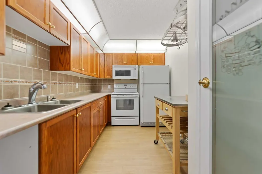 6224 17 Avenue SE Calgary AB T2A 7X8