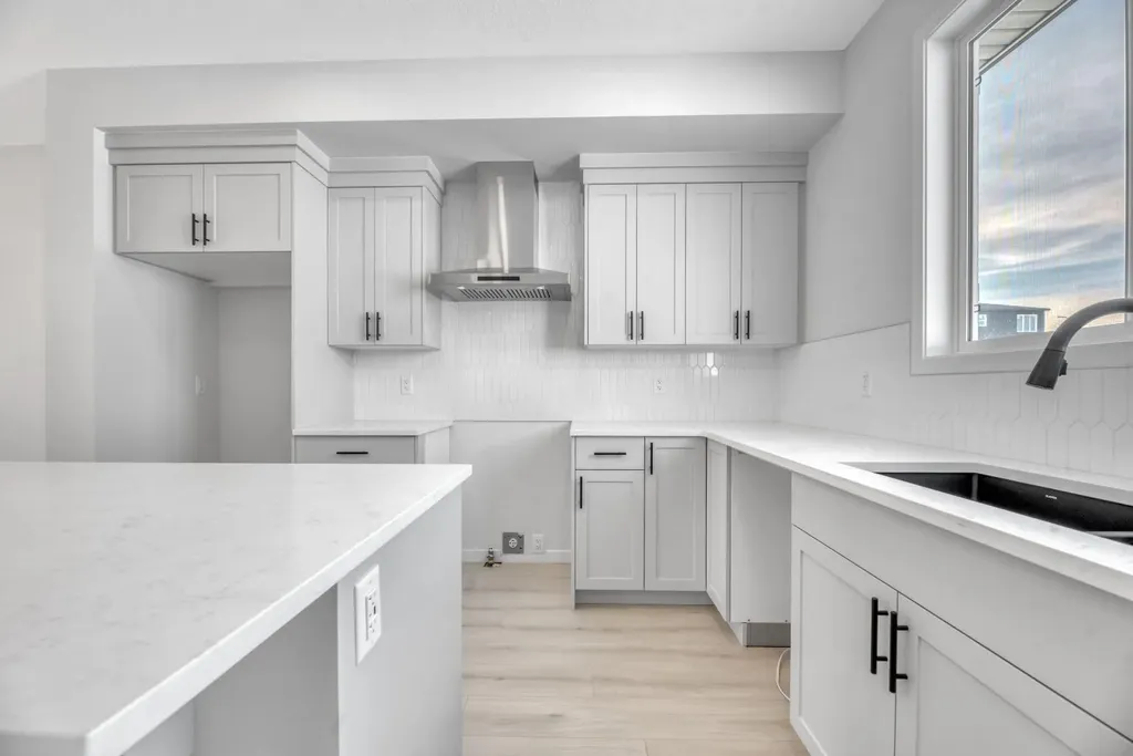 247 Annette Villas NW Calgary AB T3R 2K5