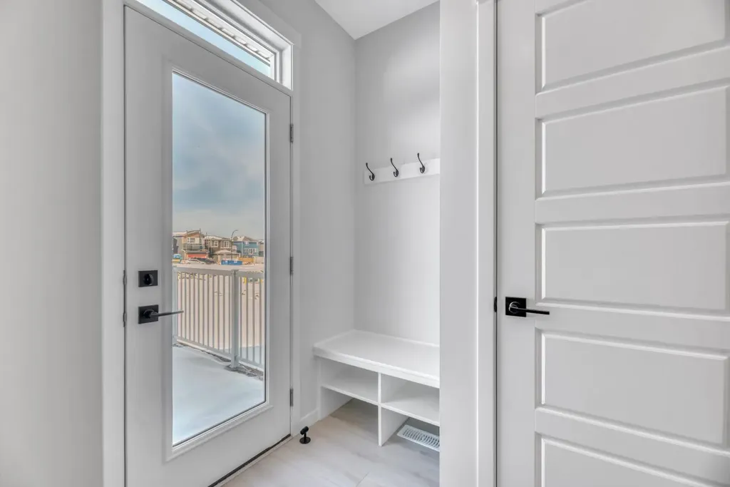 247 Annette Villas NW Calgary AB T3R 2K5