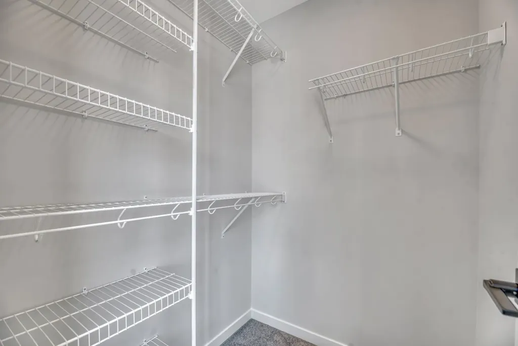 247 Annette Villas NW Calgary AB T3R 2K5