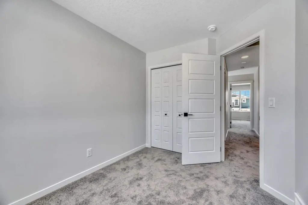 247 Annette Villas NW Calgary AB T3R 2K5