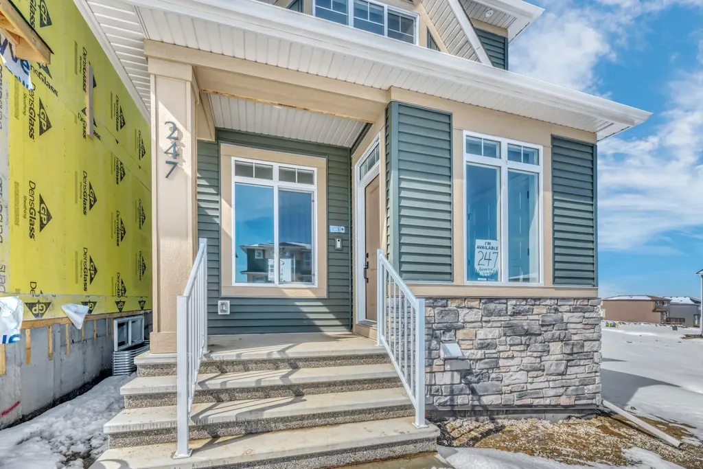 247 Annette Villas NW Calgary AB T3R 2K5