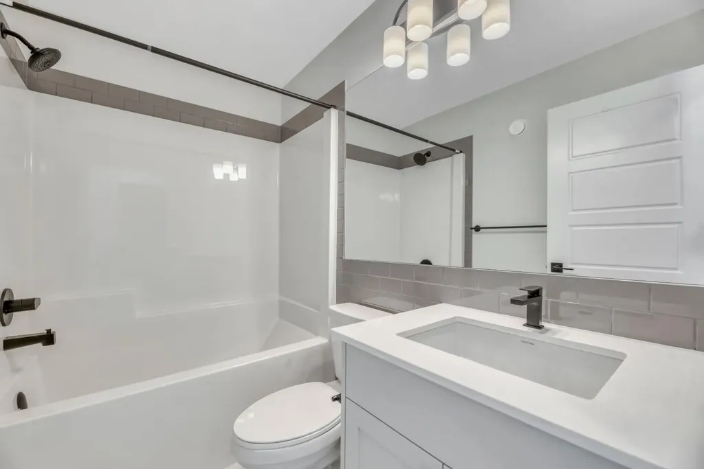 247 Annette Villas NW Calgary AB T3R 2K5