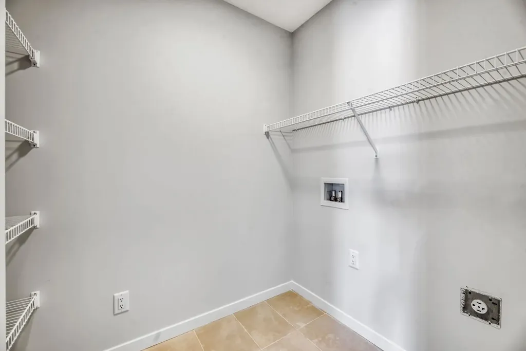 247 Annette Villas NW Calgary AB T3R 2K5
