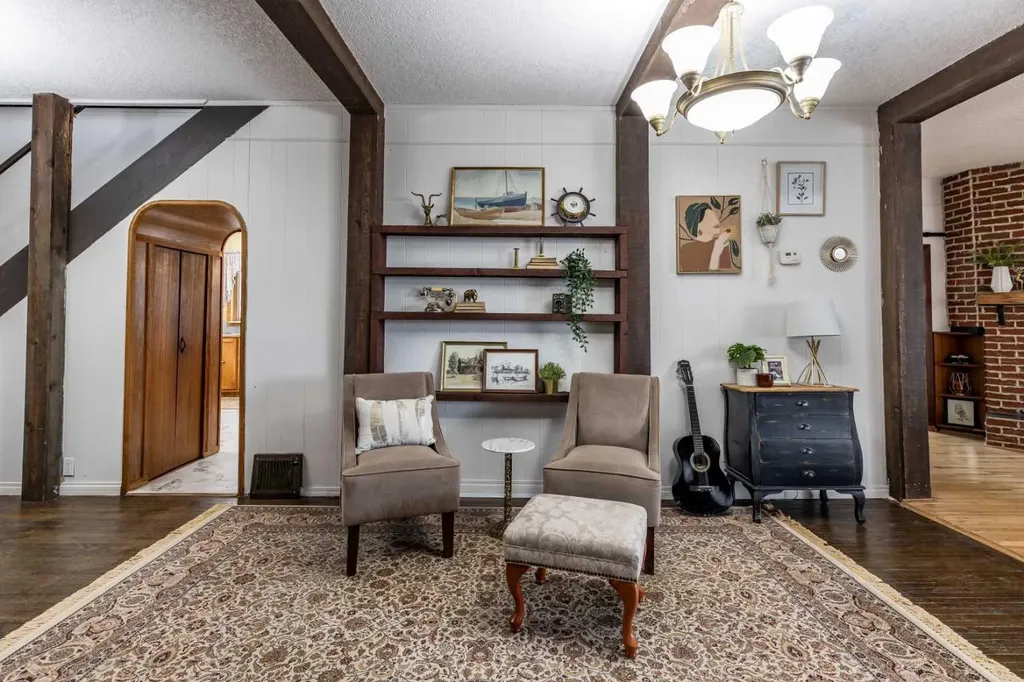 176 1 Street SW Medicine Hat AB T1A3Y9