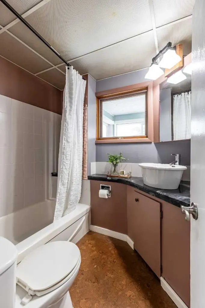 176 1 Street SW Medicine Hat AB T1A3Y9
