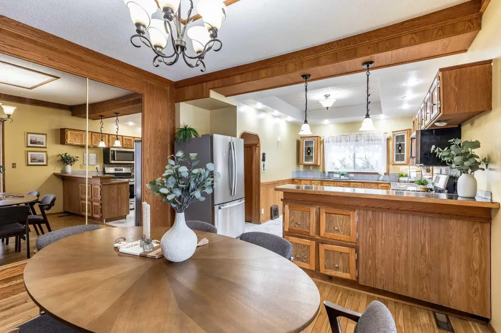 176 1 Street SW Medicine Hat AB T1A3Y9