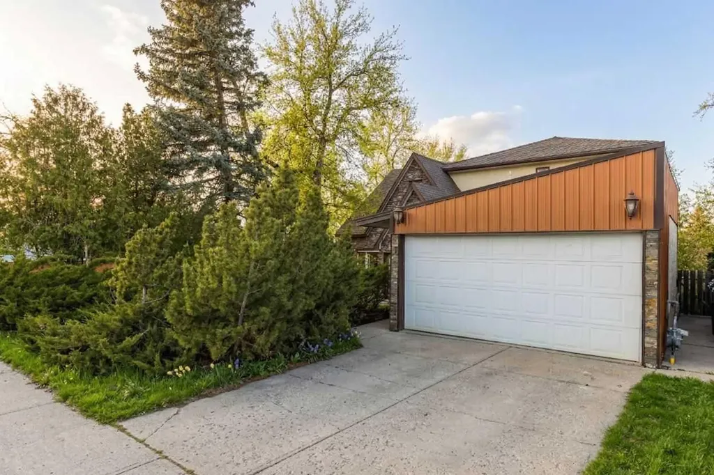 176 1 Street SW Medicine Hat AB T1A3Y9