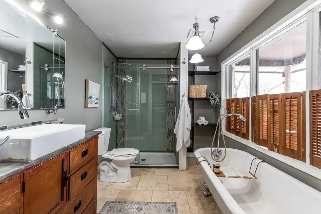 176 1 Street SW Medicine Hat AB T1A3Y9