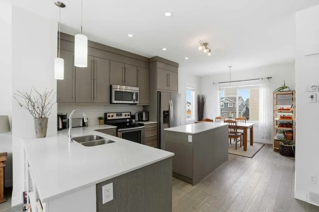 111 Rainbow Falls Gate Chestermere AB T1X 0Z4