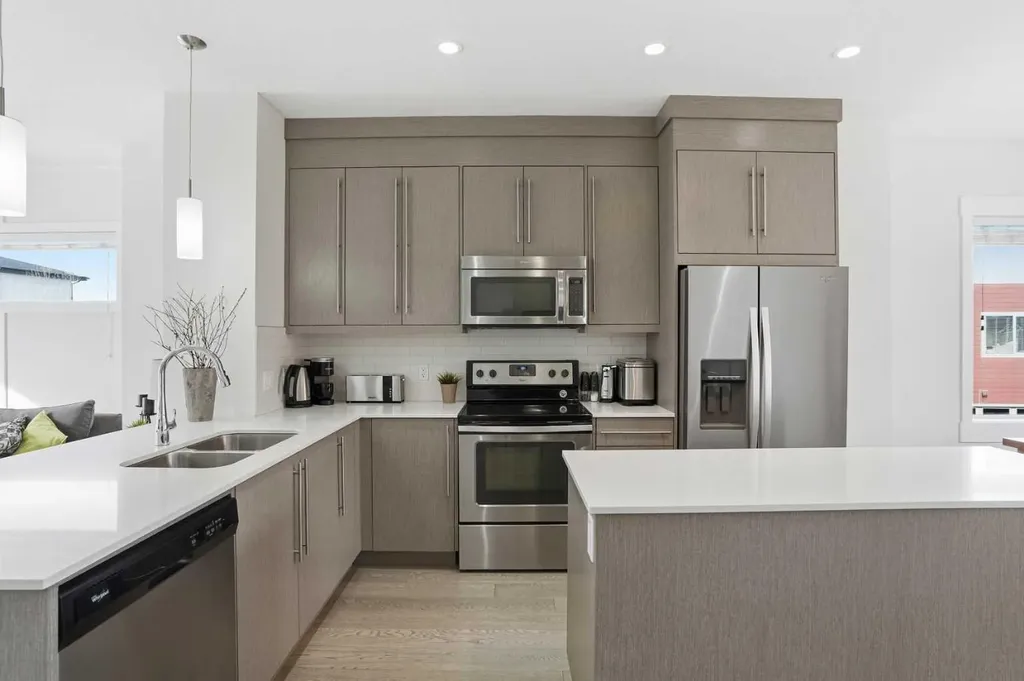 111 Rainbow Falls Gate Chestermere AB T1X 0Z4