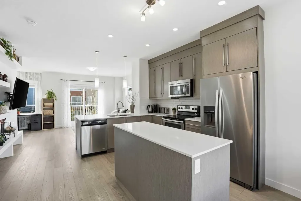 111 Rainbow Falls Gate Chestermere AB T1X 0Z4
