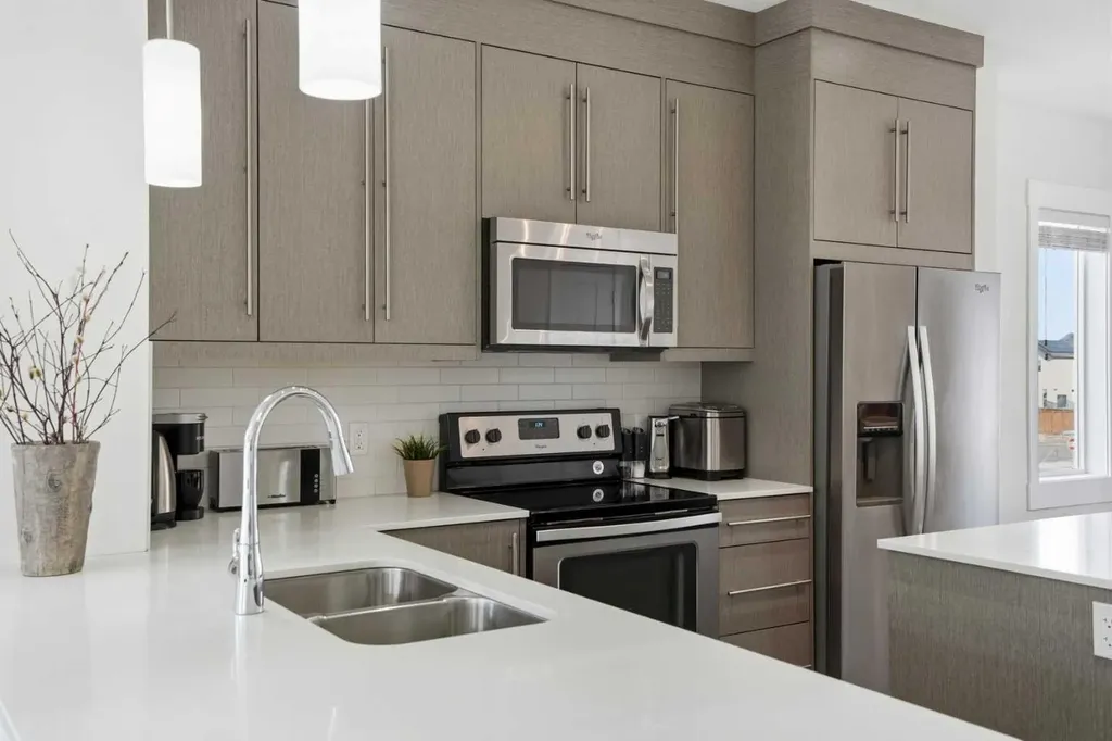 111 Rainbow Falls Gate Chestermere AB T1X 0Z4