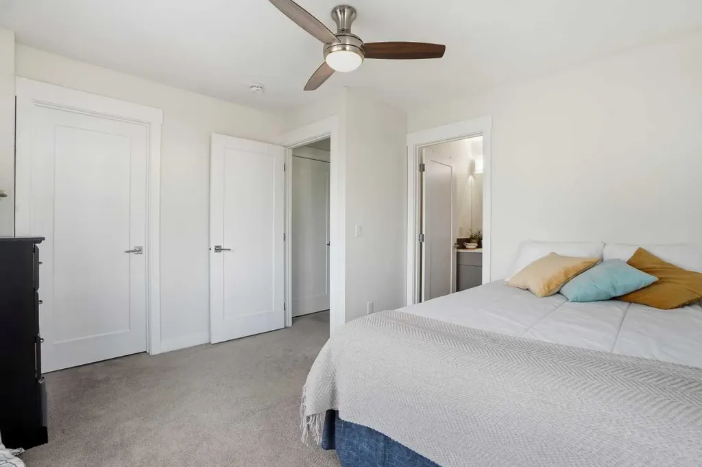 111 Rainbow Falls Gate Chestermere AB T1X 0Z4