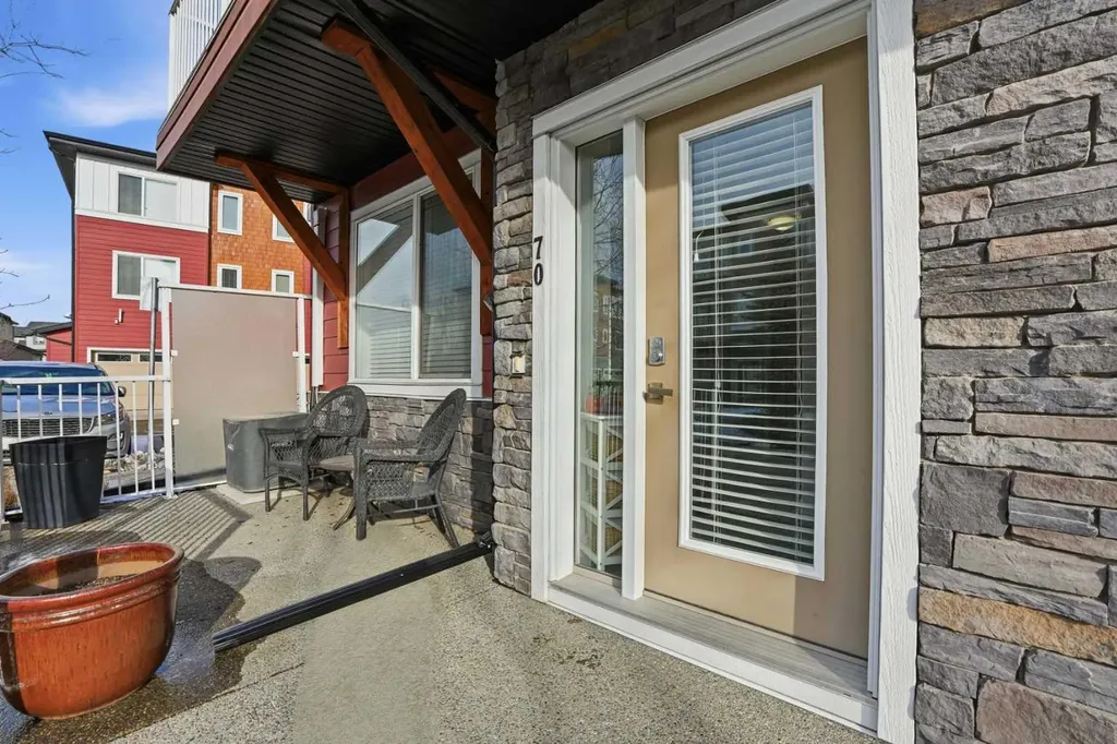 111 Rainbow Falls Gate Chestermere AB T1X 0Z4