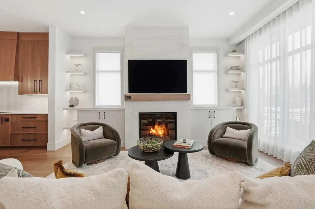 745 Serenity Bend Heritage Pointe AB T1S3X3