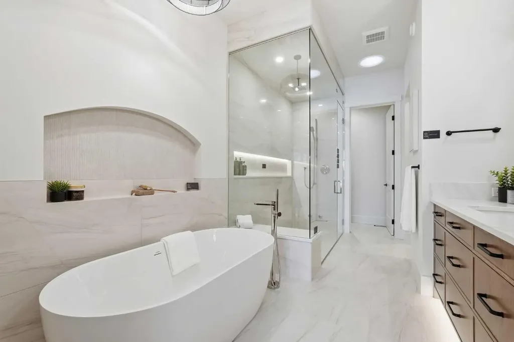 745 Serenity Bend Heritage Pointe AB T1S3X3