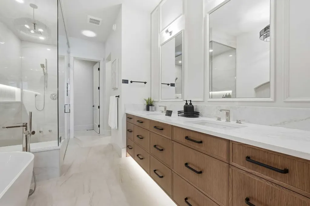 745 Serenity Bend Heritage Pointe AB T1S3X3