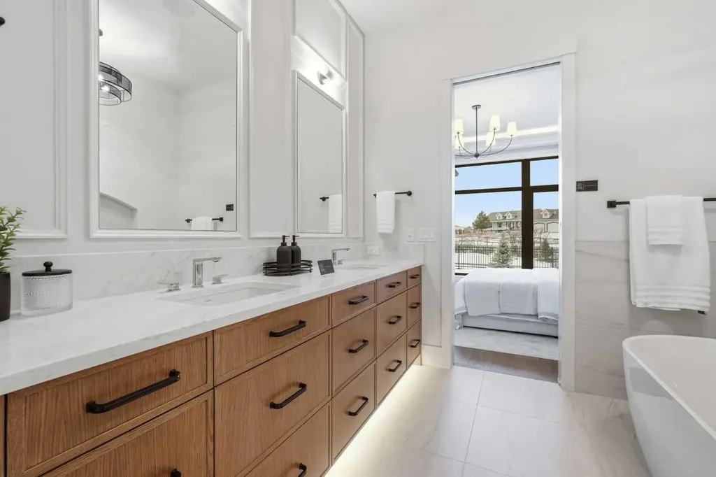 745 Serenity Bend Heritage Pointe AB T1S3X3