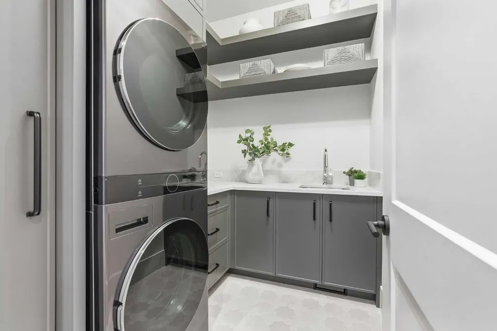 745 Serenity Bend Heritage Pointe AB T1S3X3