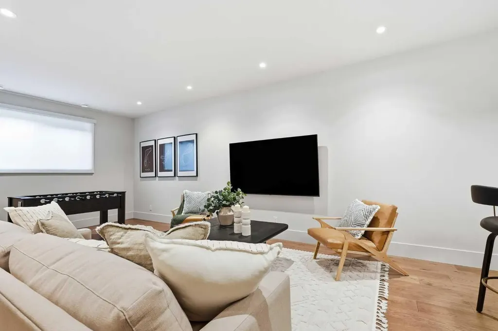 745 Serenity Bend Heritage Pointe AB T1S3X3