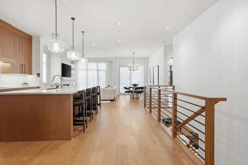 745 Serenity Bend Heritage Pointe AB T1S3X3