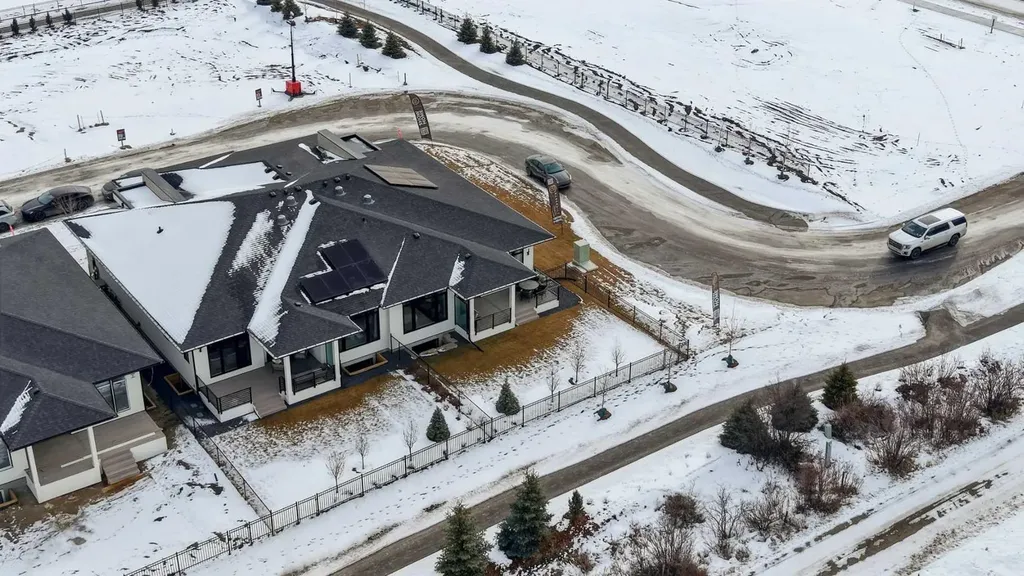 745 Serenity Bend Heritage Pointe AB T1S3X3
