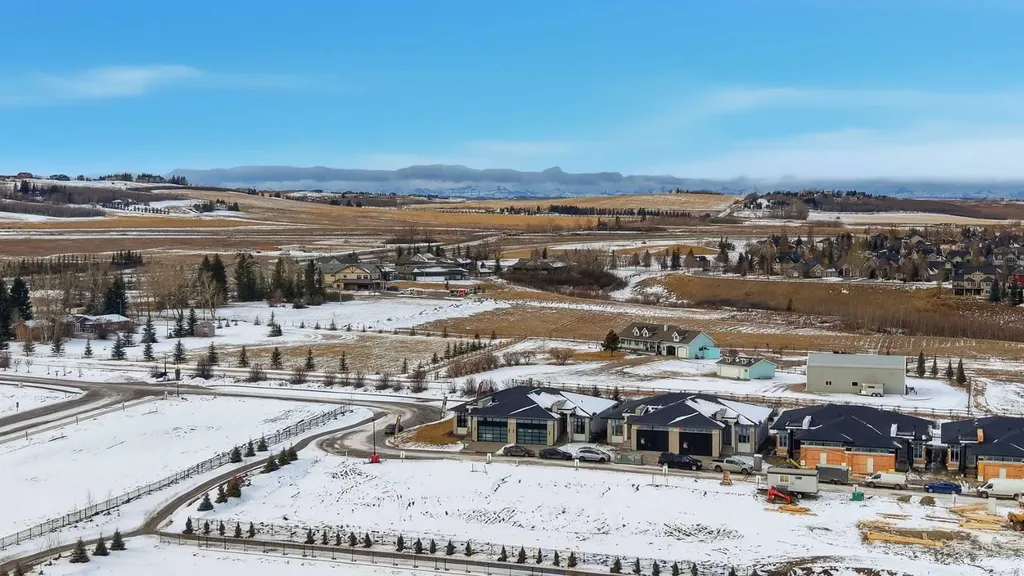 745 Serenity Bend Heritage Pointe AB T1S3X3