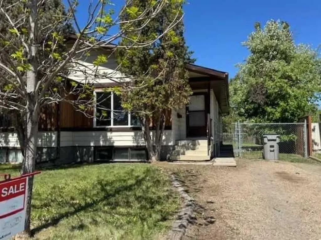 9316 70a Avenue Grande Prairie AB T8V 6C9