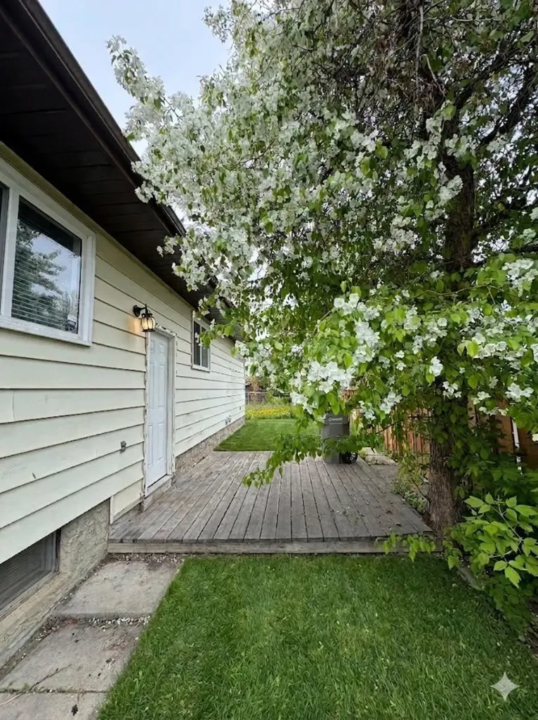 9316 70a Avenue Grande Prairie AB T8V 6C9