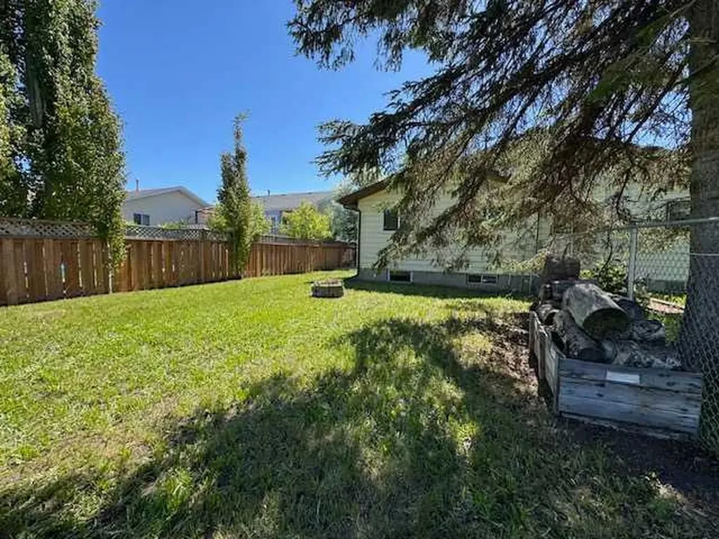 9316 70a Avenue Grande Prairie AB T8V 6C9