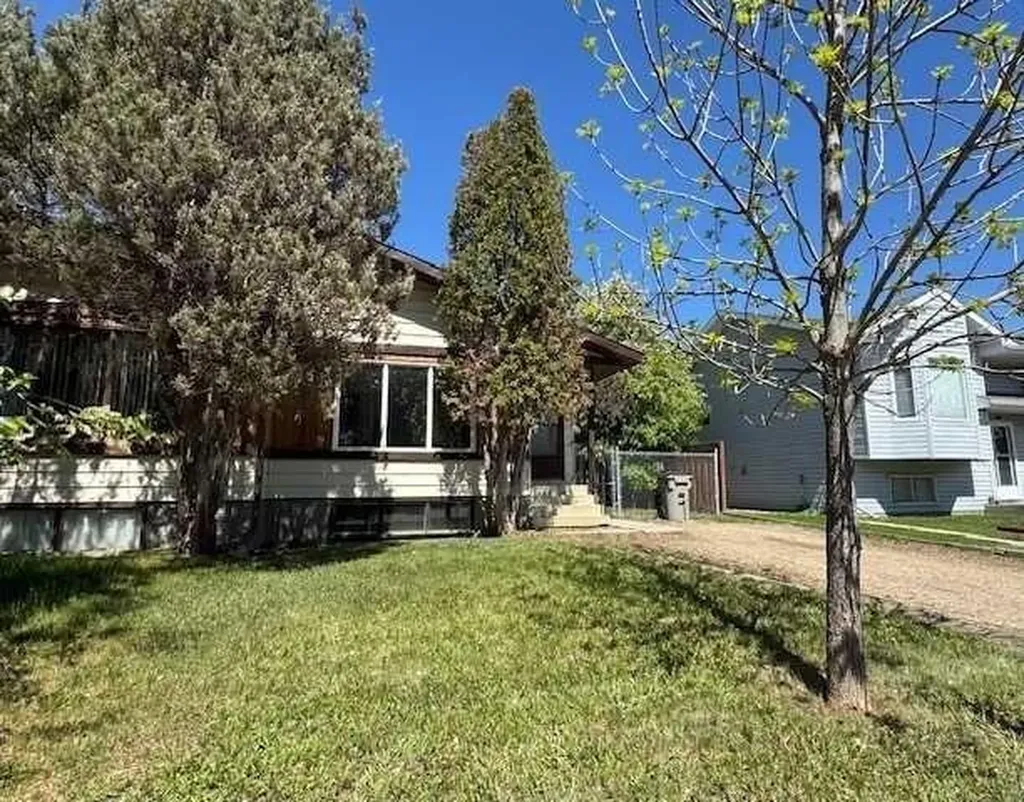 9316 70a Avenue Grande Prairie AB T8V 6C9