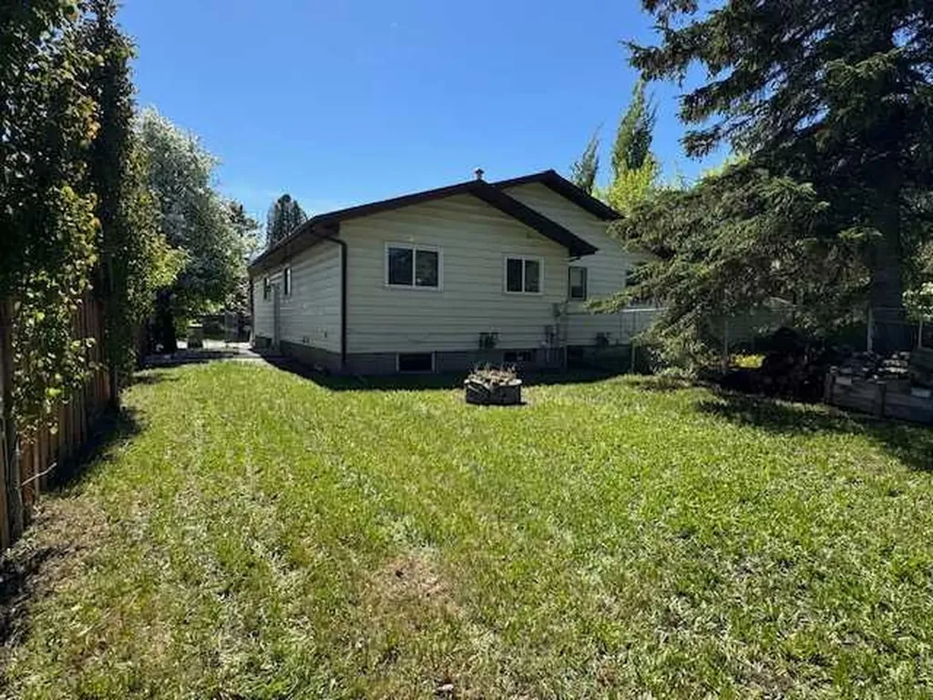 9316 70a Avenue Grande Prairie AB T8V 6C9