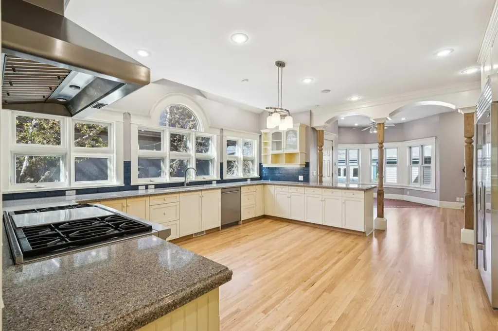 3019 6 Street SW Calgary AB T2S 2M1