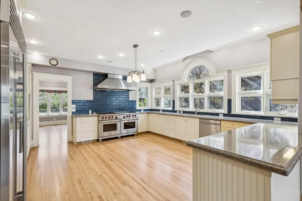 3019 6 Street SW Calgary AB T2S 2M1