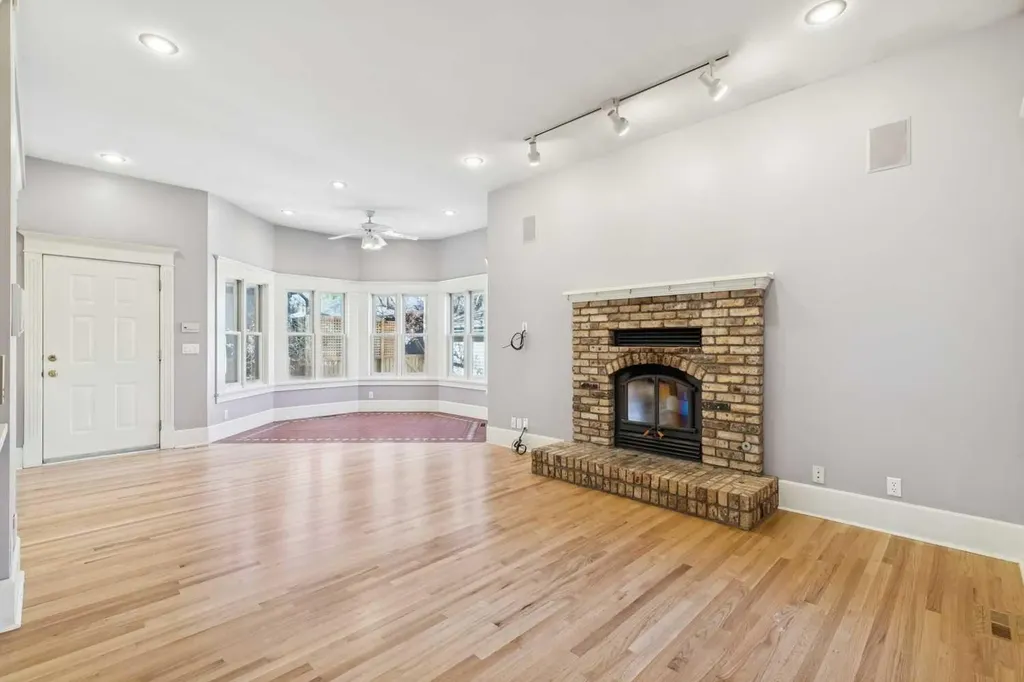 3019 6 Street SW Calgary AB T2S 2M1