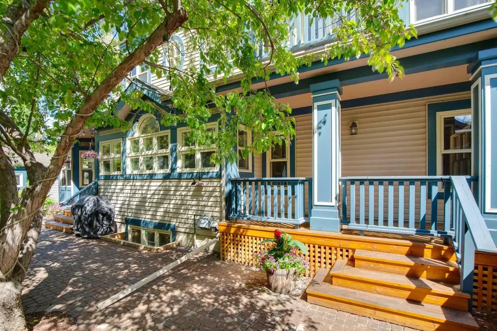 3019 6 Street SW Calgary AB T2S 2M1