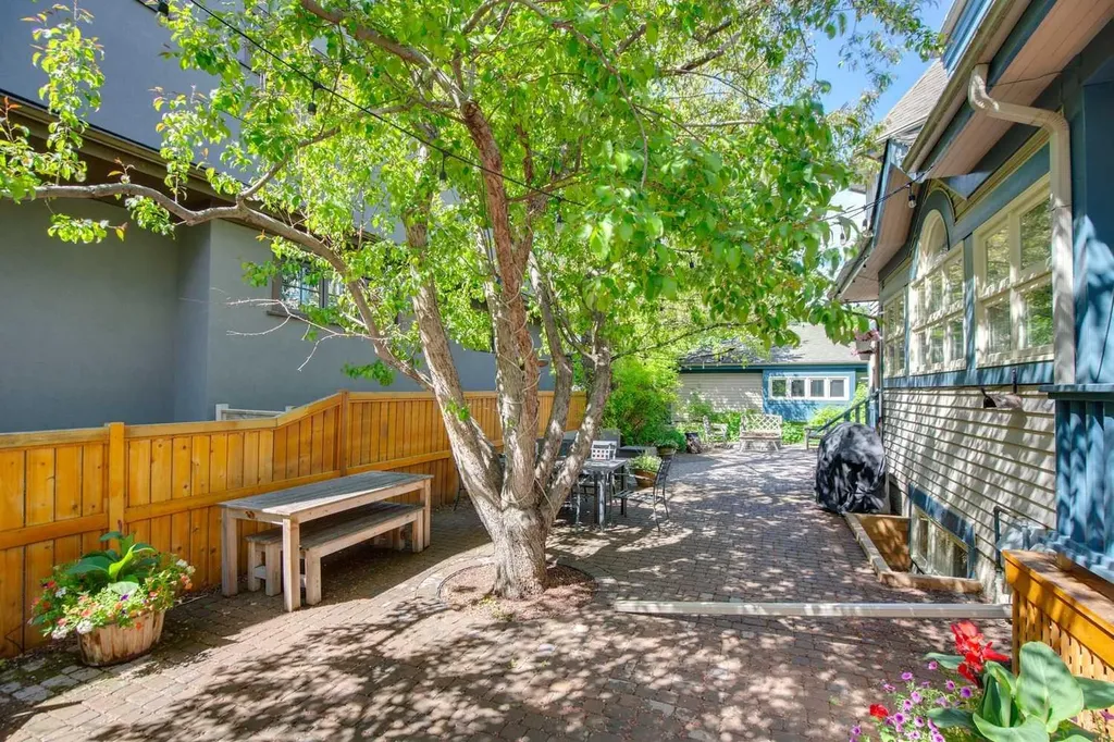 3019 6 Street SW Calgary AB T2S 2M1