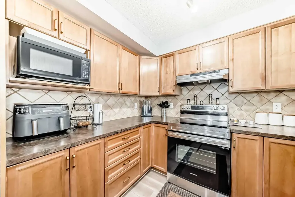 5200 44 Avenue NE Calgary AB T1Y 7L4