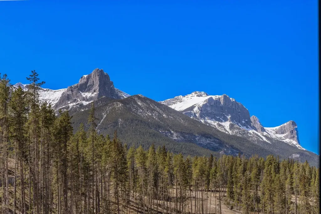 10 Cascade Ridge Canmore AB T1W 0K6
