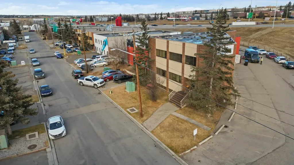 76 Skyline Crescent NE Calgary AB T2K 5S7