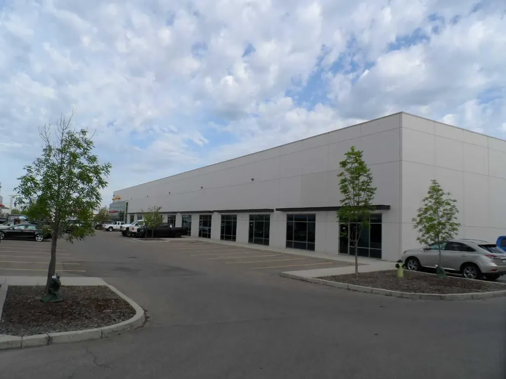 118 East Lake Boulevard NE Airdrie AB T4A 2G2
