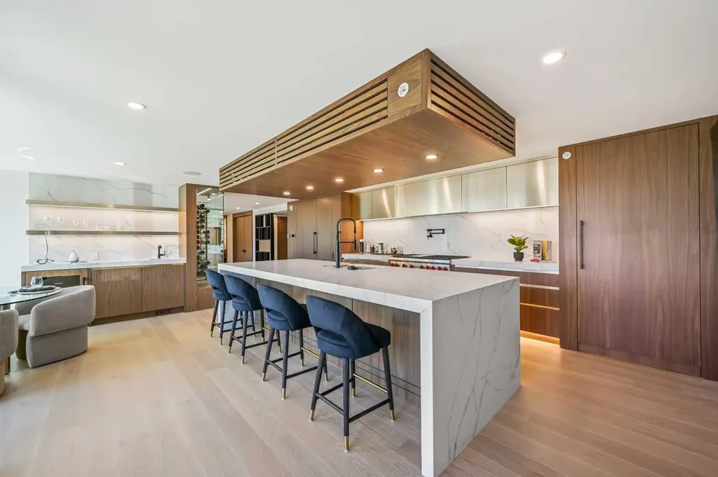 100 10a Street NW Calgary AB T2N4T3