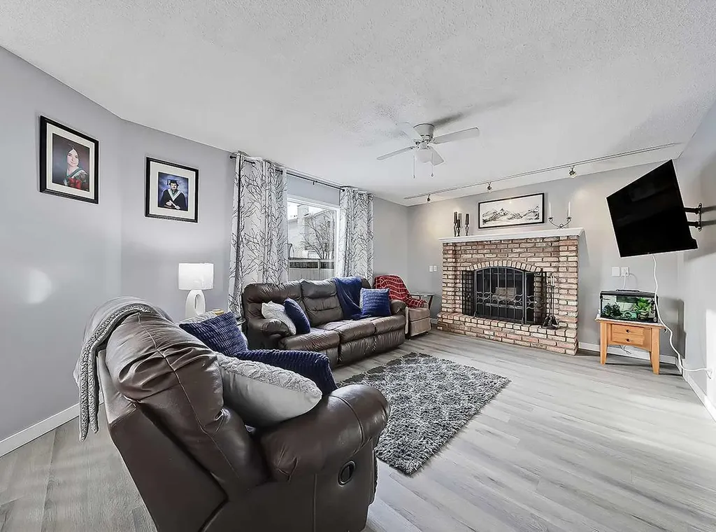 9 Hunters Mews Okotoks AB T1S 1M2