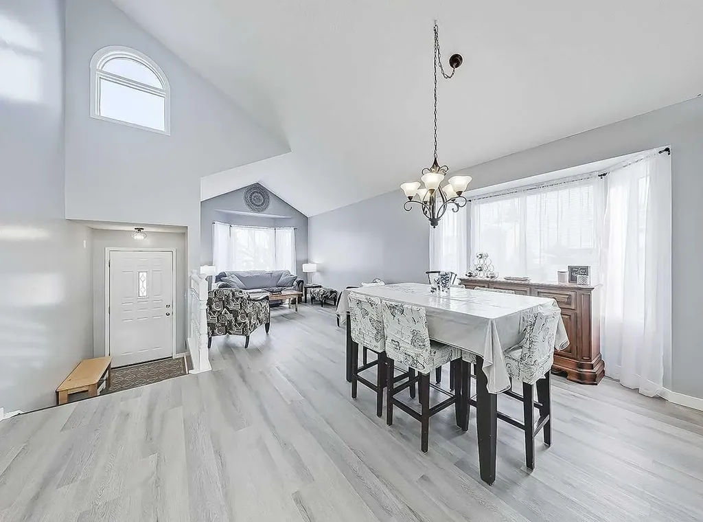 9 Hunters Mews Okotoks AB T1S 1M2