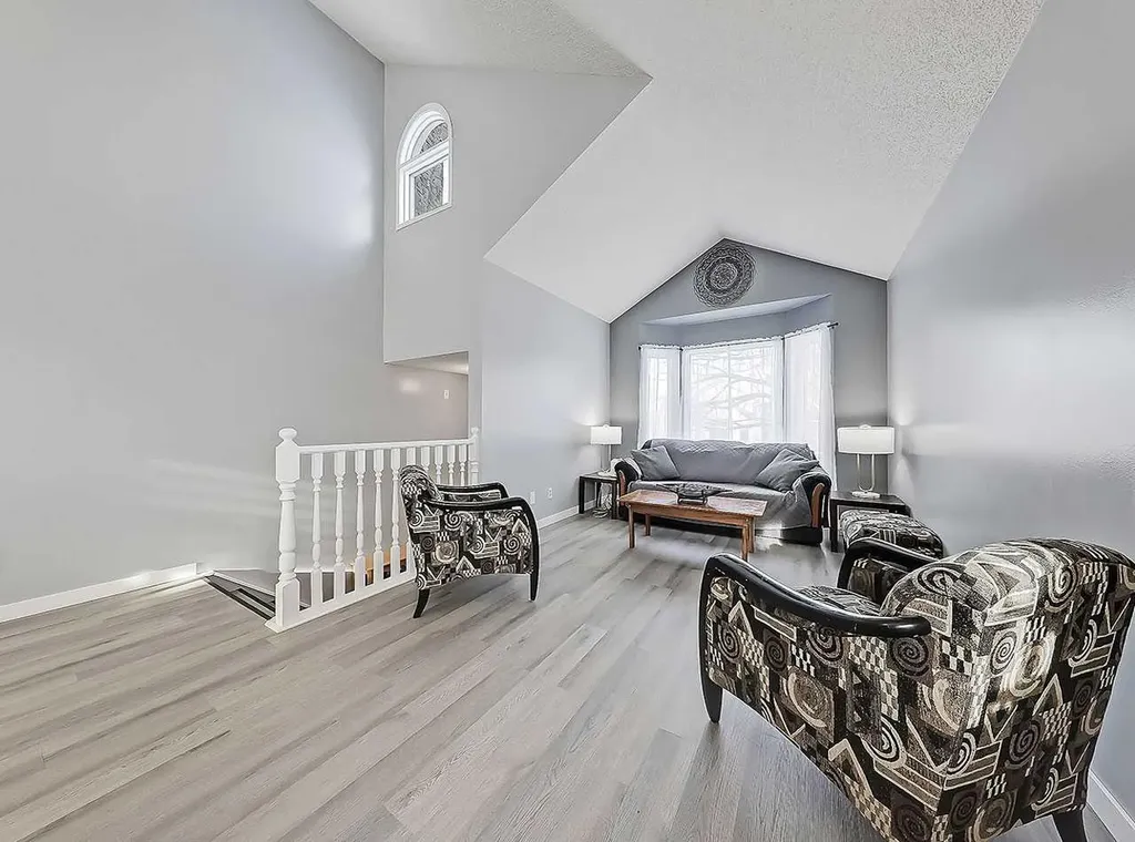 9 Hunters Mews Okotoks AB T1S 1M2